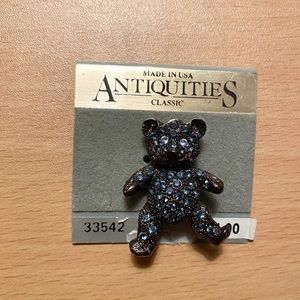 NEVER USED. VINTAGE Antiquities Bear Pin w Stones